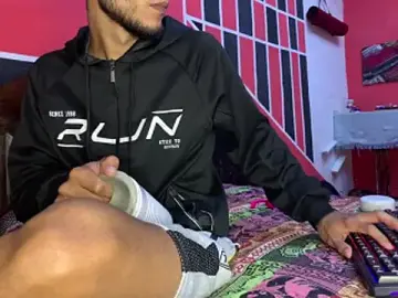 Stripchat Adult Webcam of tanned_boy