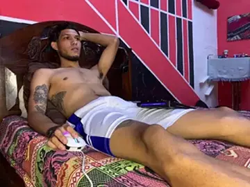 Stripchat Sex Cam of tanned_boy
