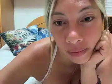 Stripchat Nude Webcam of yenlo01