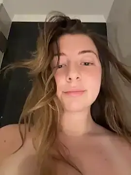 Stripchat Free Live Porn of curvyflawless
