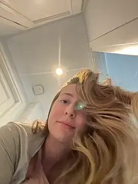 Stripchat Sex Cam of curvyflawless