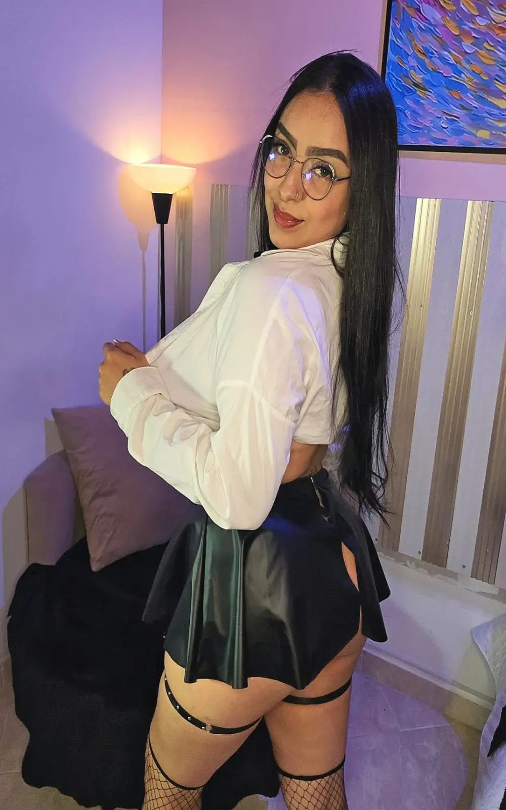 nina_glow