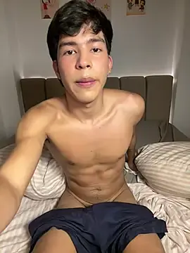 Stripchat Free Live Porn of GoldenBenn