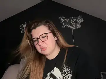 Stripchat Live Sex Cam of curvy_rosie69