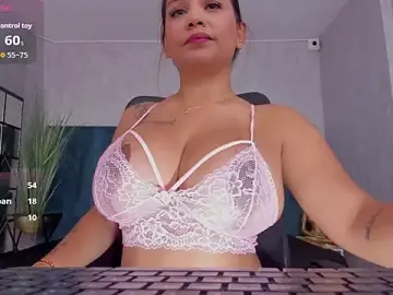 Stripchat Live Sex Cam of sweetfabianaxl
