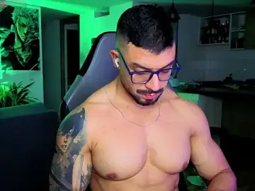Stripchat Live Sex Cam of Michael_Diamond