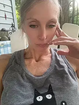 Stripchat Live Sex Cam of ItsDanniG