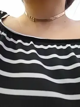 Stripchat Free Live Porn of Lia_flowers