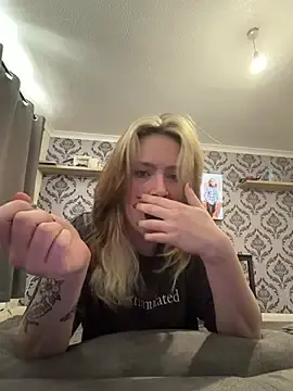Stripchat Watch Live Sex Cams of Serena_t