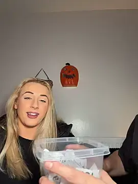 Stripchat Live Sex Cam of Strongqueen