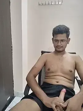 Stripchat Free Porn Cam of Dusky_Aarav