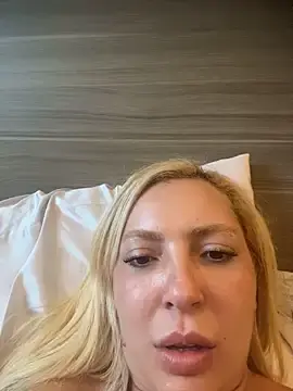 Stripchat Sex Cam of Juuhschmitt