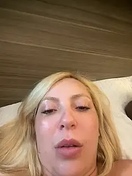Stripchat Watch Live Sex Cams of Juuhschmitt