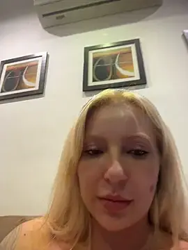 Stripchat Sex Cam of Juuhschmitt