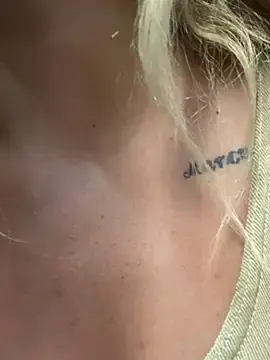 Stripchat Watch Live Sex Cams of Juuhschmitt