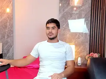 Stripchat Free Live Porn of luciano_vitale