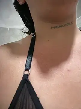 Stripchat Sex Cam of Sweet_vicky_hot