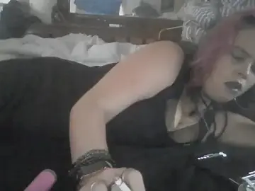 Stripchat Sex Cam of TWiSTYTheTwizted
