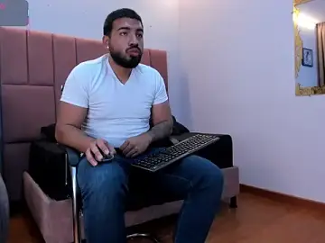Stripchat Sex Cam of Massimo_Moretti