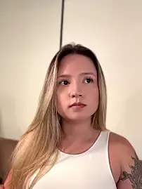 Stripchat Free Porn Cam of MiaPetit_