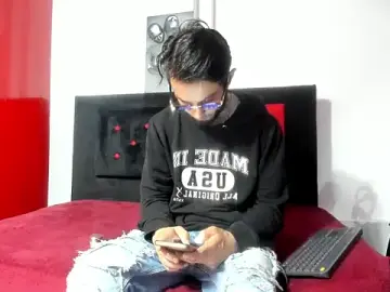 Stripchat Free Porn Cam of mark_splinter09