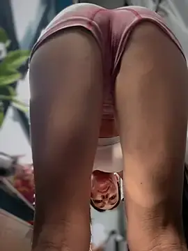 Stripchat Sex Cam of TheloWorldTravels