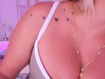 Stripchat Sex Cam of _carolina_fox