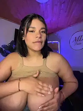 Stripchat Sex Cam of Isabella_boobd