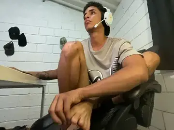 Stripchat Watch Live Sex Cams of Max_TheHorseDick