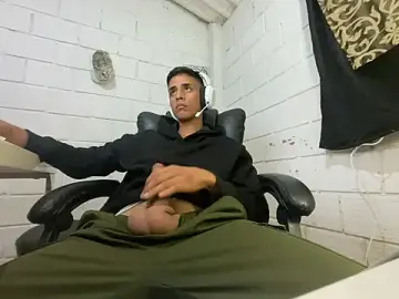 Stripchat Free Live Porn of Max_TheHorseDick