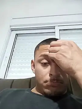 Stripchat Free Porn Cam of emrehliug12