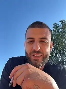 Stripchat Live Sex Cam of Pablo_Hornyguy95