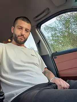 Stripchat Live Sex of Pablo_Hornyguy95