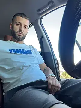Stripchat Live Sex Cam of Pablo_Hornyguy95