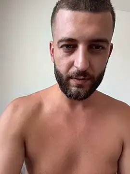 Stripchat Adult Webcam of Pablo_Hornyguy95
