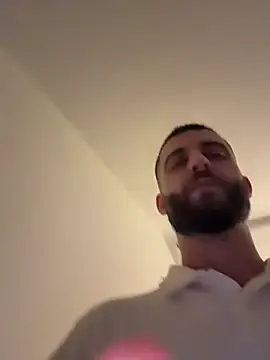 Stripchat Live Sex Cam of Pablo_Hornyguy95