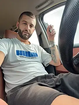Stripchat Live Sex of Pablo_Hornyguy95