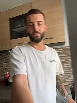 Stripchat Sex Cam of Pablo_Hornyguy95