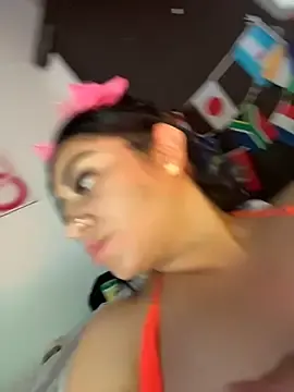 Stripchat Live Porn of halana_squirts