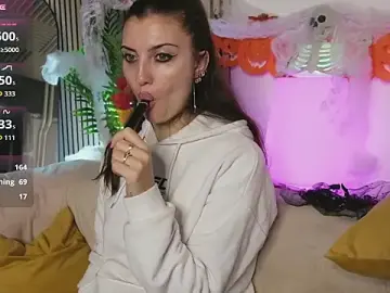 Stripchat Nude Webcam of Ema_Reese