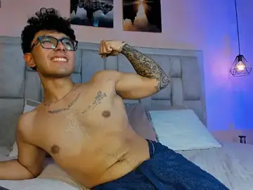 Stripchat Sex Cam of Kairoxxx_