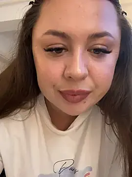Stripchat Free Live Porn of Sara_Hug