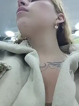 Stripchat Watch Live Sex Cams of Isabella__Risky
