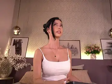 Stripchat Free Porn Cam of ElleDiane