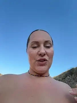 Stripchat Sex Cam of Mona_Plus