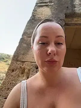 Stripchat Free Live Porn of Mona_Plus