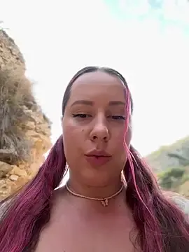 Stripchat Nude Webcam of Mona_Plus