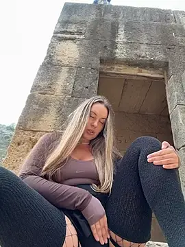 Stripchat Free Live Porn of Mona_Plus