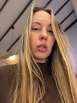 Stripchat Live Porn of Mona_Plus