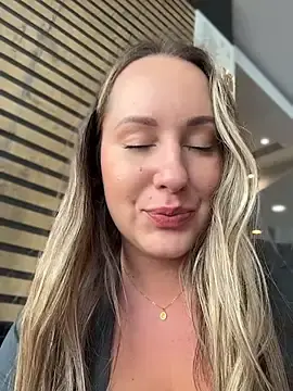 Stripchat Live Porn of Mona_Plus